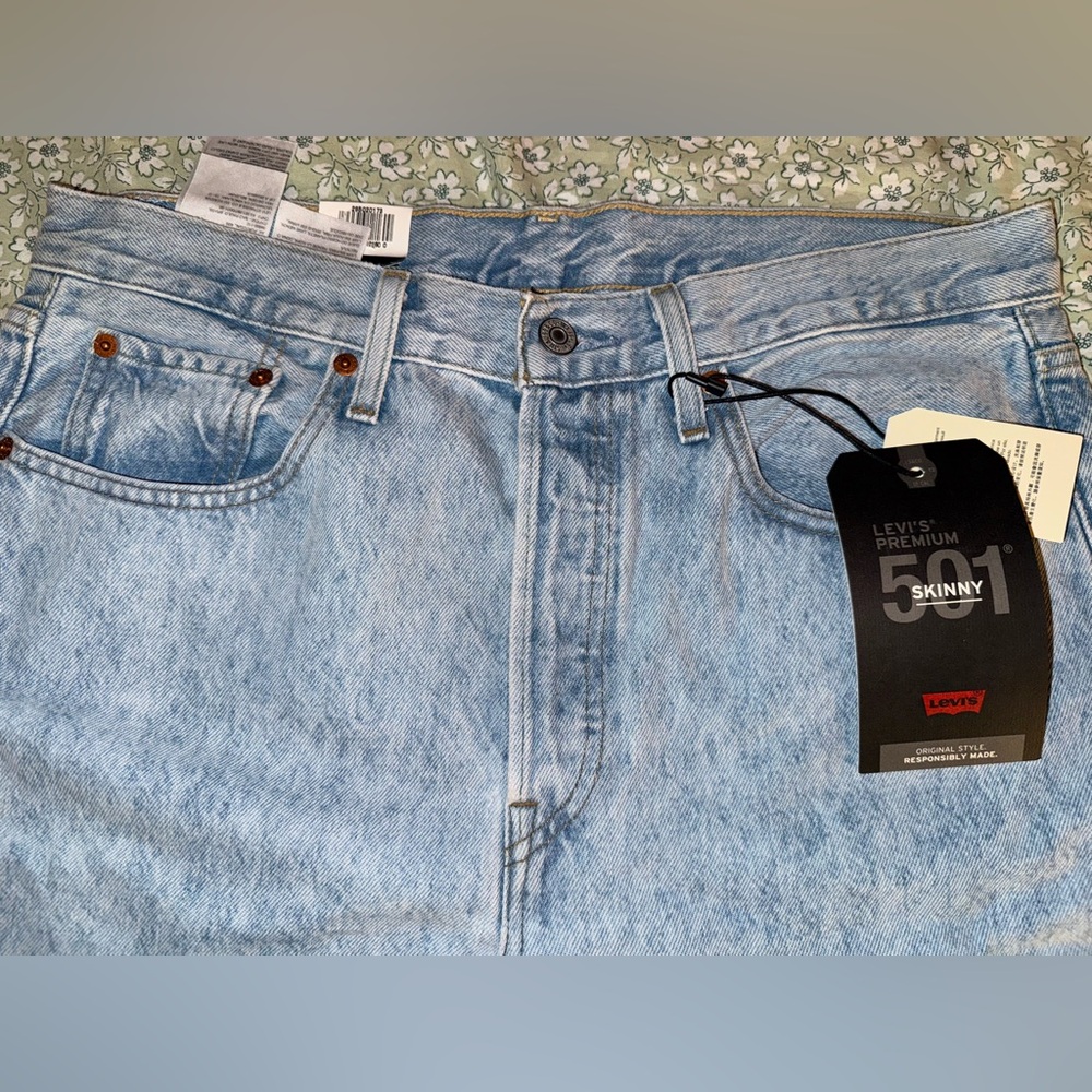NWT Levi’s Premium 501 High-Rise Skinny Jeans with Button Fly Women’s Size 31x28